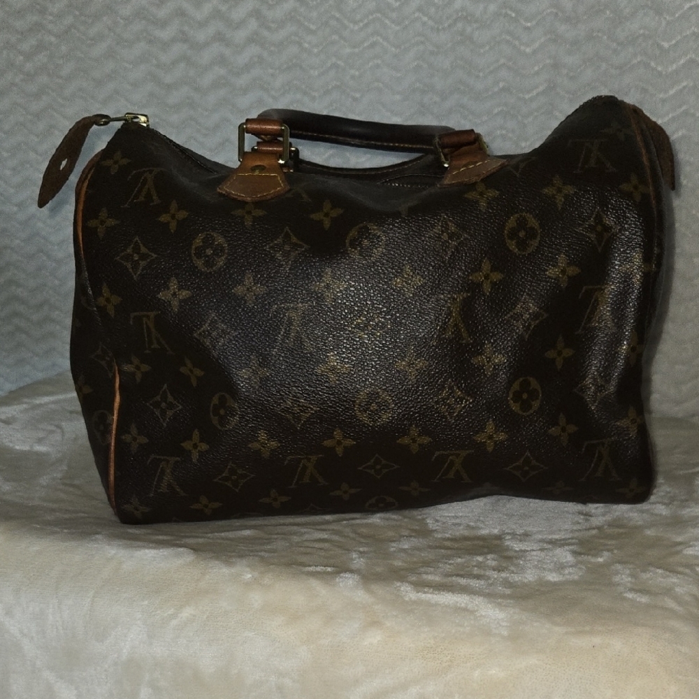 Authentic  Vuitton Brown Monogram Speedy 30. - Picture 2 of 9